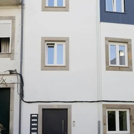 Cosy Flat, Center